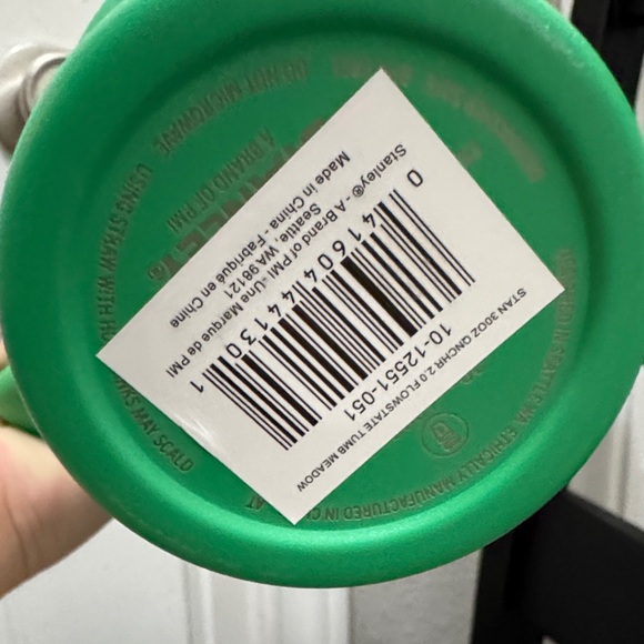 Stanley Quencher H2.0 Tumbler 30oz in Vibrant Green Color - Picture 5 of 5